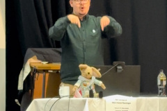 A WFYS elnöke, Emilio