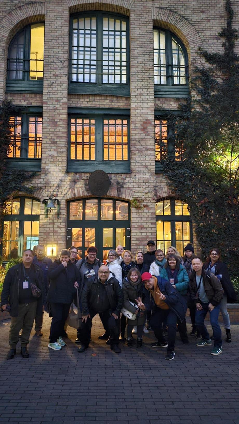 A Terror Házába és az Unicum Gyárba látogattak a Nógrád vármegyei tagok