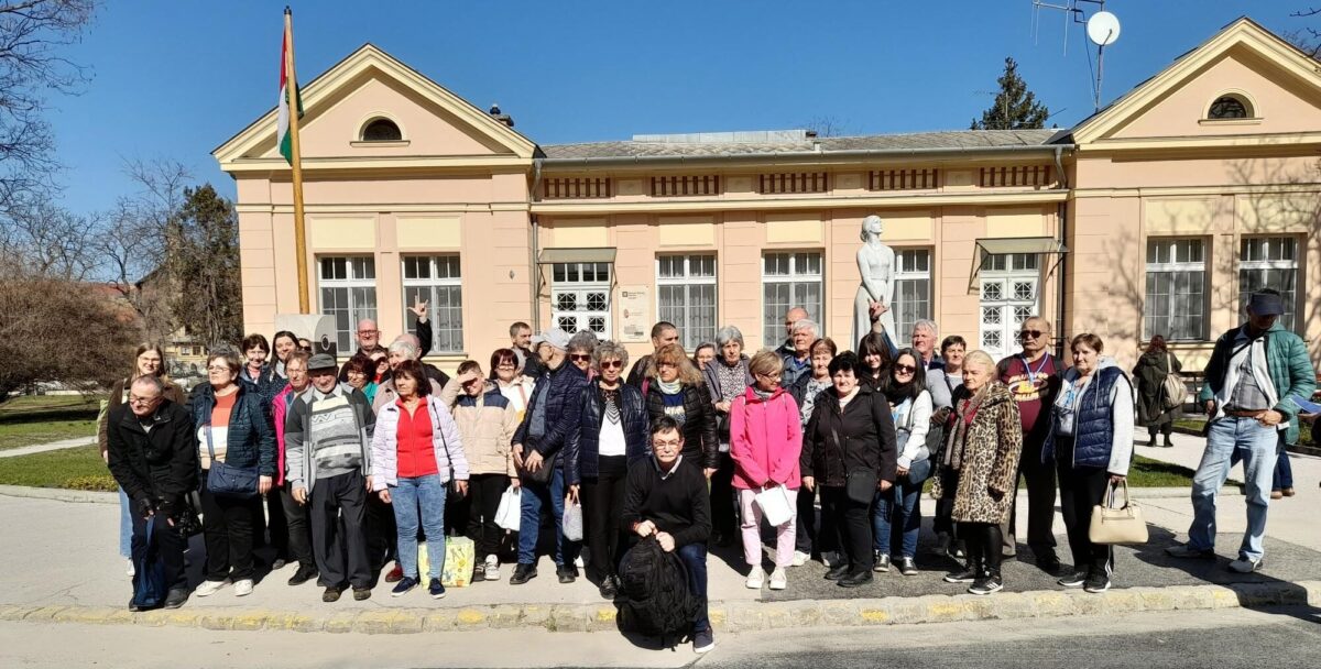 Nőnapi tematikus sétát szerveztünk a Fiumei úti sírkertben